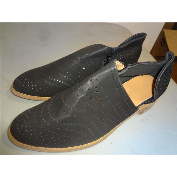 Size 9.5 Ladies Shoes Black in Colour