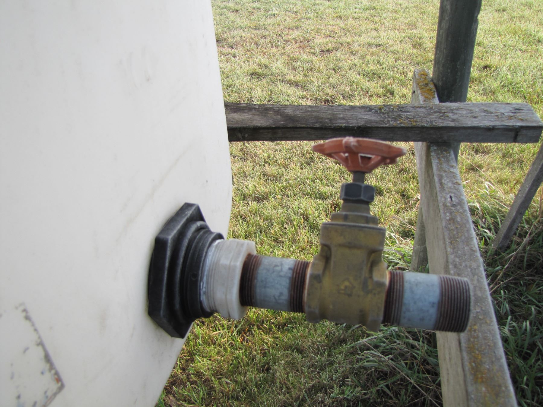 poly slip tank 270 imperial gallons with brass valve