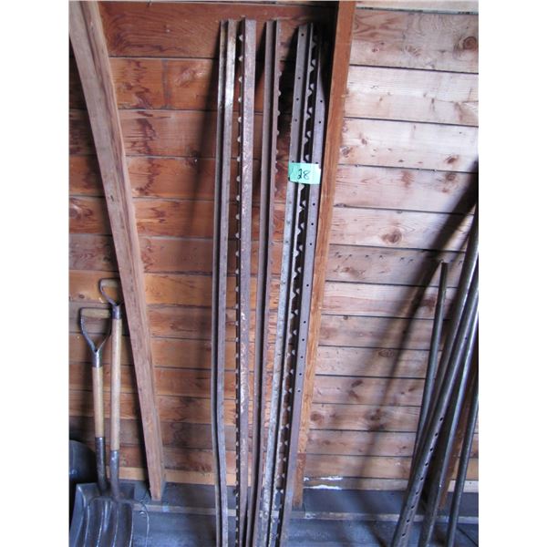 lot of 5 steel fence posts