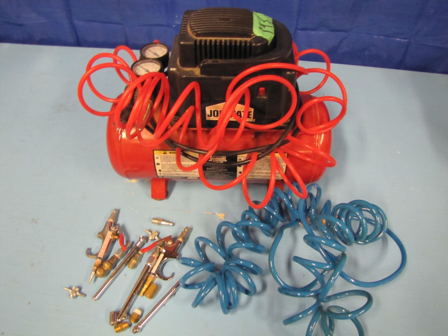 jobmate 3 gallon air compressor with accessories jobmate 3 gallon air compressor with accessories