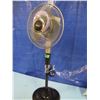 Image 4 : oscillating pedestal fan w/ remote