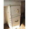 Image 3 : white makeup table needs to be cleaned up