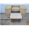 Image 1 : makeup table with stool no mirror