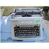Image 1 : Underwood type master typewriter needs a good cleaning