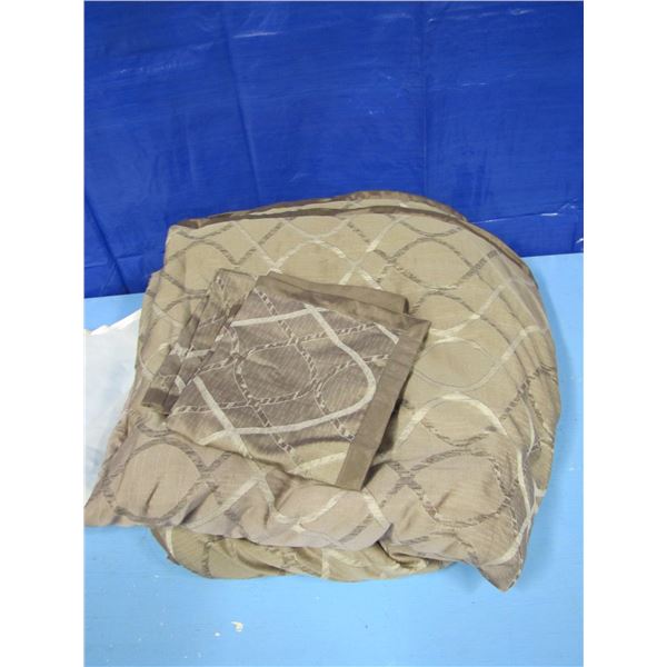 queen-size comforter