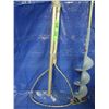 Image 2 : ice auger and net