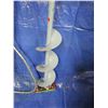 Image 3 : ice auger and net