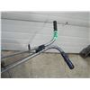 Image 2 : Red Devil lawn seeder fertilizer spreader