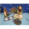 Image 1 : assorted decorations