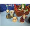 Image 2 : assorted decorations