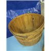 Image 2 : Apple basket and wicker pieces