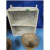 Image 4 : Apple basket and wicker pieces