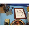 Image 5 : small displays, pictures, bottles etcetera