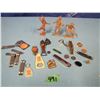Image 1 : bottle openers, Jack knives, cowboy action figures