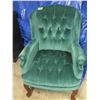 Image 3 : green button back armchair