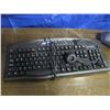 Image 2 : keyboard with headset and small vacuum, vacuum works