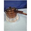 Image 3 : Pyrex measuring Bowl, 2 Corning Ware dishes etcetera