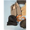 Image 3 : travel case with mitts Etc