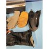 Image 4 : travel case with mitts Etc