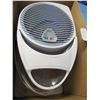 Image 4 : two humidifiers and bathroom scale