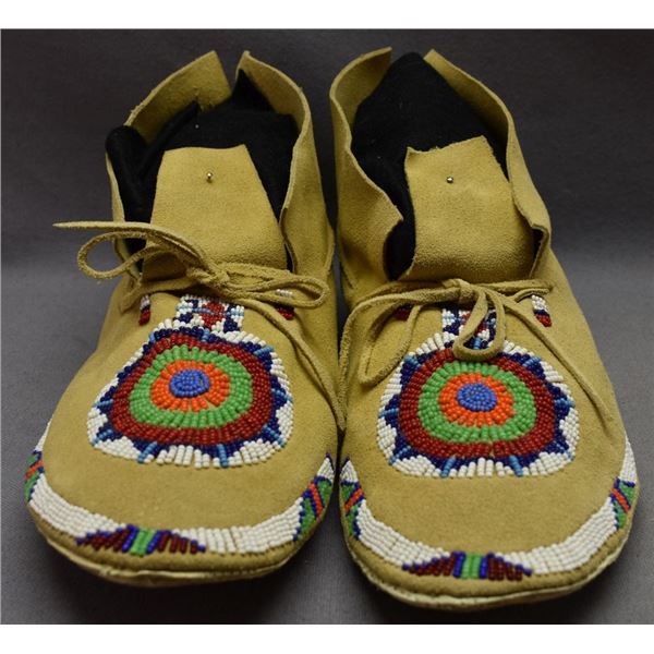 PLAINS INDIAN MOCCASINS