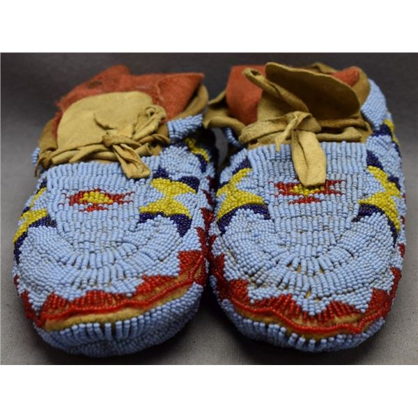 SIOUX INDIAN MOCCASINS