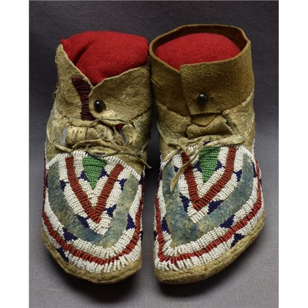 PLAINS INDIAN MOCCASINS