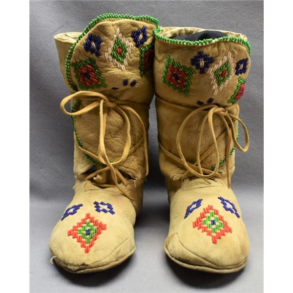 PLAINS INDIAN MOCCASINS