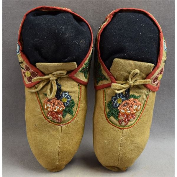 CREE INDIAN MOCCASINS