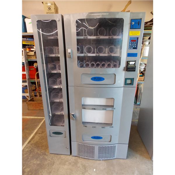 3-piece vending machine (with keys) - consigner says working when last used - Heavy! bring help for