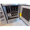 Image 8 : 3-piece vending machine (with keys) - consigner says working when last used - Heavy! bring help for