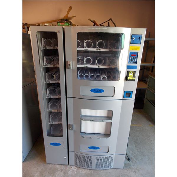 3-piece vending machine (with keys) - consigner says working when last used - Heavy! bring help for