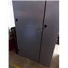 Image 2 : 3-piece vending machine (with keys) - consigner says working when last used - Heavy! bring help for