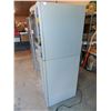 Image 9 : 3-piece vending machine (with keys) - consigner says working when last used - Heavy! bring help for