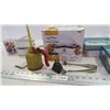 Image 3 : egg cooker, picture frames, misc