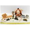 Image 1 : Assorted Lot of Toys & Ornaments