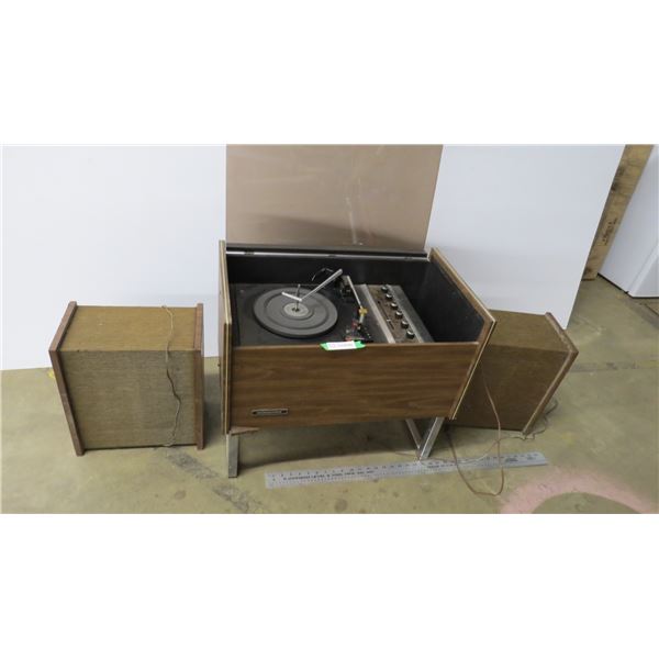 *silvertone am/fm, stereo, tape, record player (working)