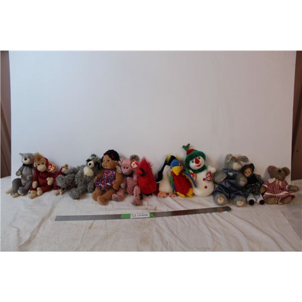 Beanie babies, with two extra dolls