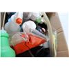 Image 3 : box of household cleaning products