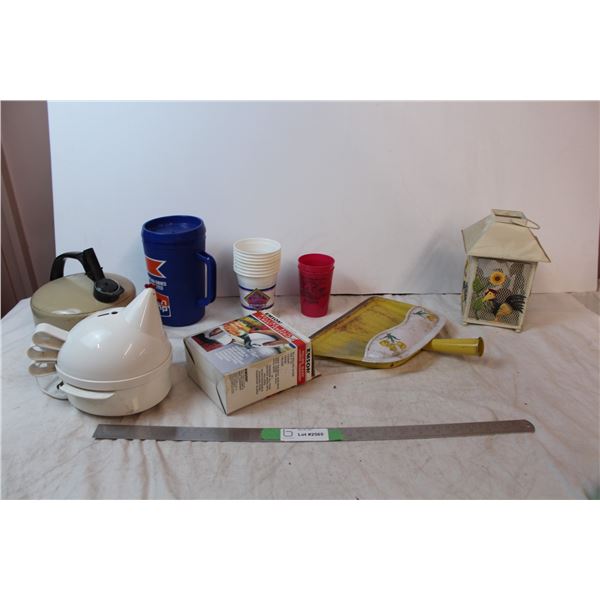 misc. Items; chicken shaped egg cooker, vintage dust pan, plastic cups