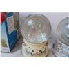 Image 4 : Three Musical snow globes (Amazing Grace, Santa Claus is coming to town, other)