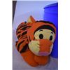 Image 3 : *Stuffed Tiggers With Tote (No Lid)
