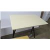 Image 3 : *(3) folding tables