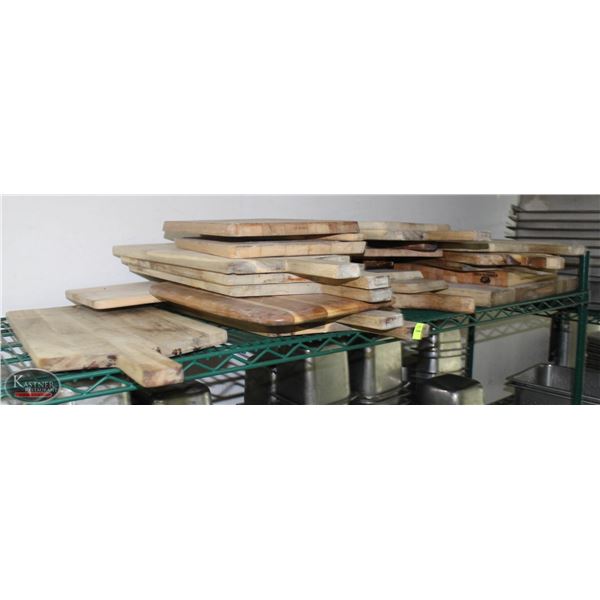 ASSORTED LOT OF WOODEN SERVING BOARDS WITH HANDLE
