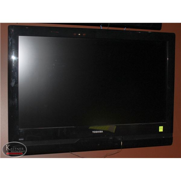 TOSHIBA 32" TV WITH WALL MOUNT