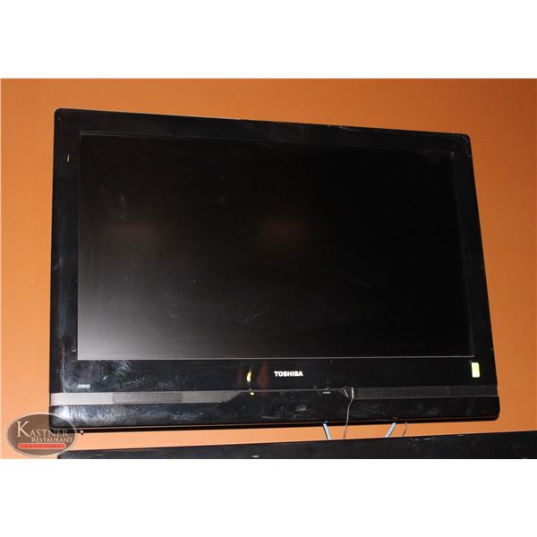 TOSHIBA 32" TV WITH WALL MOUNT