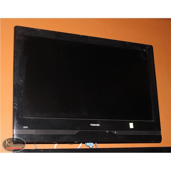 TOSHIBA 32" TV WITH WALL MOUNT