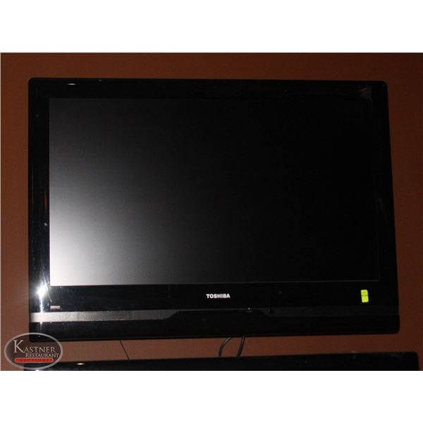 TOSHIBA 32" TV WITH WALL MOUNT
