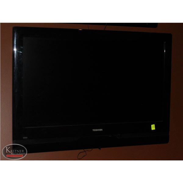 TOSHIBA 32" TV WITH WALL MOUNT