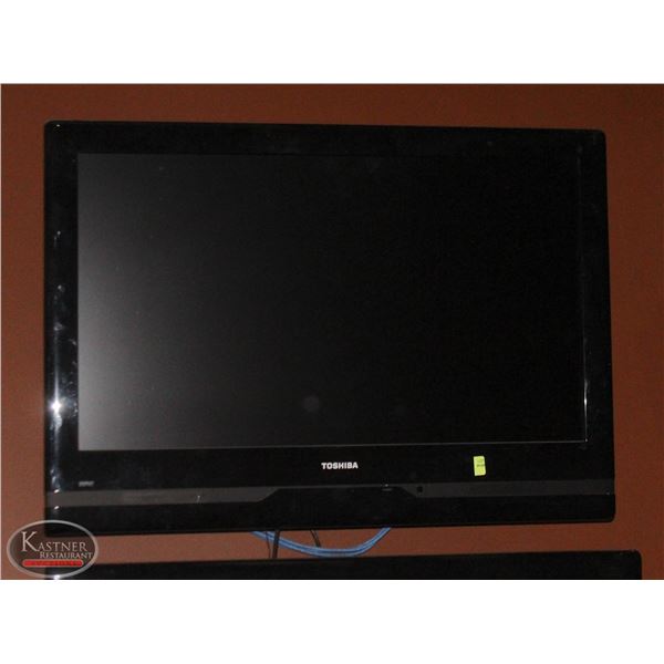 TOSHIBA 32" TV WITH WALL MOUNT